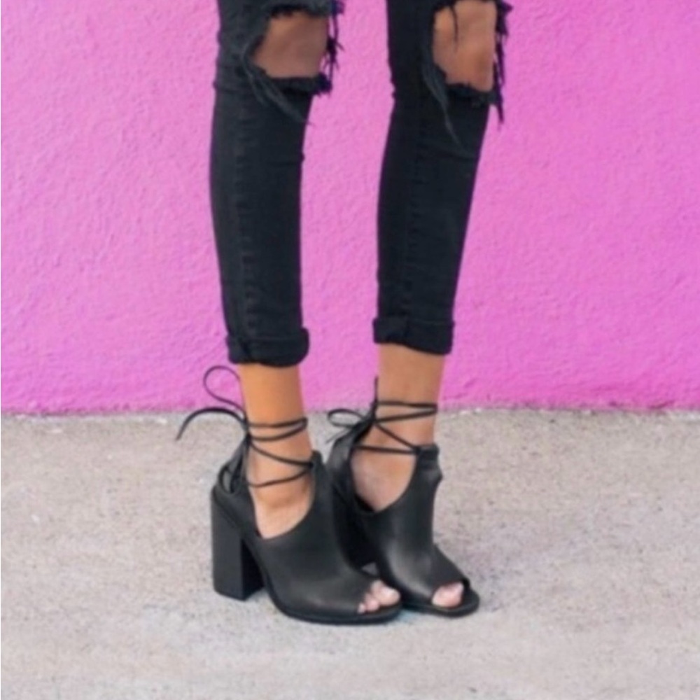 UNIF 94 heel peep toe ankle tie up black leather